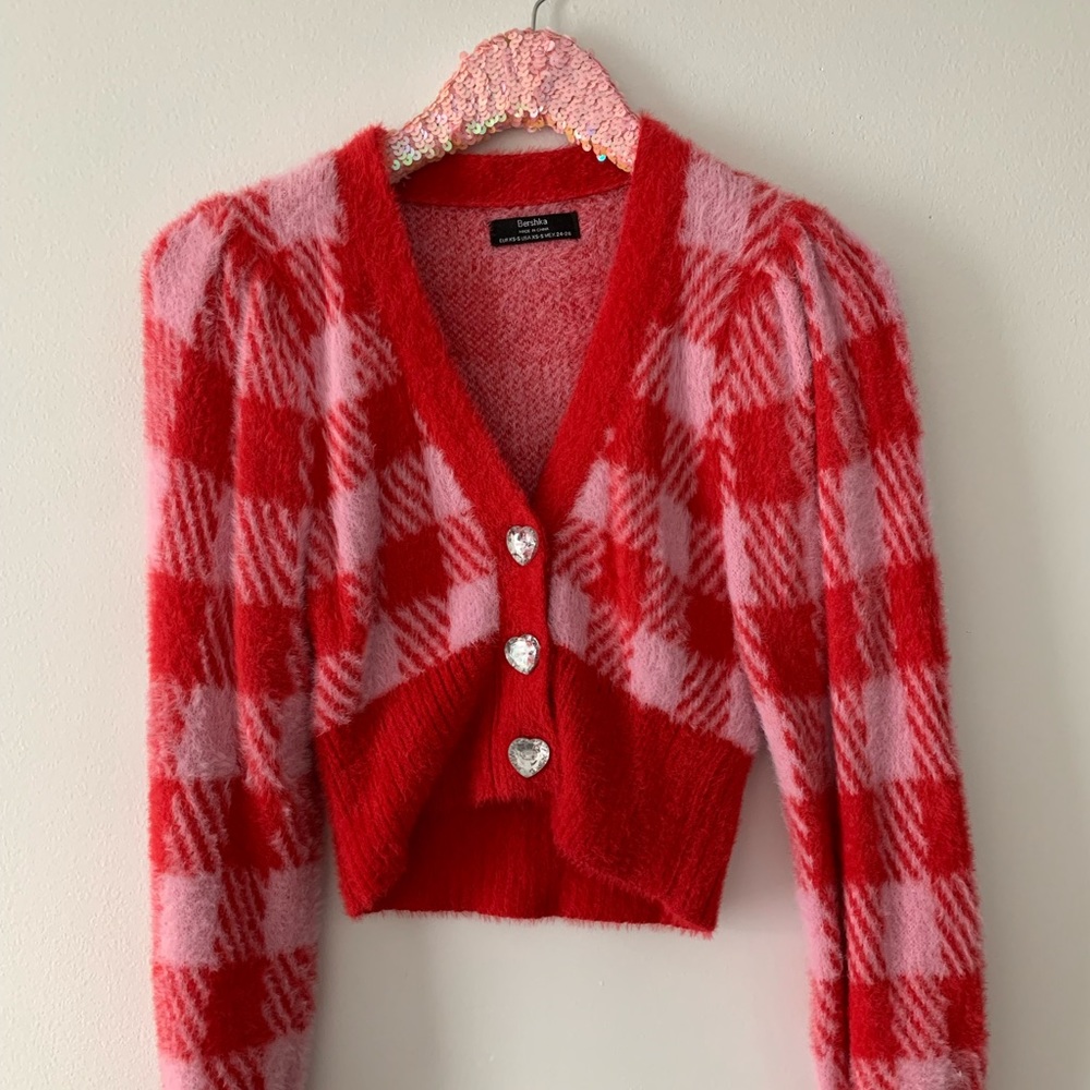 Cropped Trendy Sweater with Heart Buttons